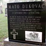 https://upload.wikimedia.org/wikipedia/commons/5/5b/Mato_Dukovac-grave.JPG