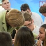 http://i1.mirror.co.uk/incoming/article6082329.ece/ALTERNATES/s615/Angela-Merkel-talks-to-teen-about-immigration.jpg