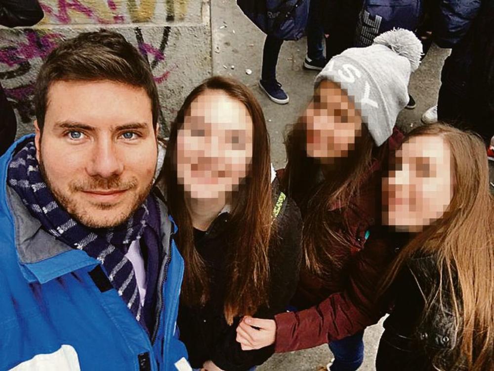 Image default